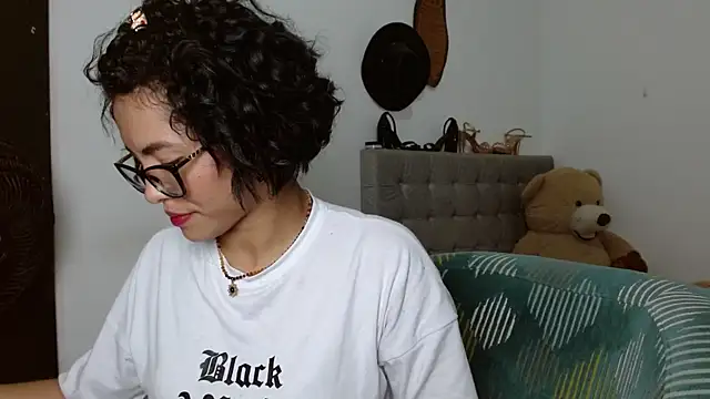 Sexy Lia  online show from April 28, 2026, 2:27 am