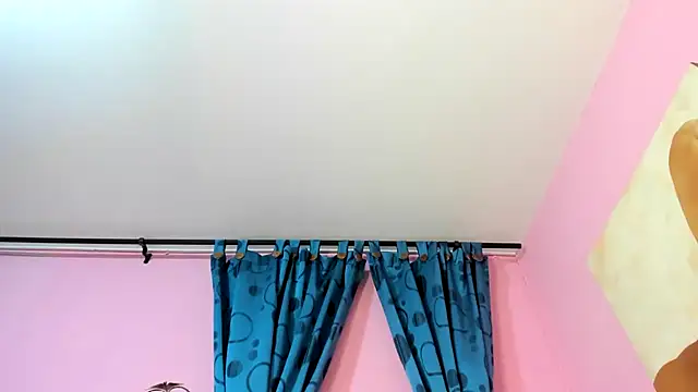 Snapshot of miss--flora chatting on November 26, 2025, 2:06 pm miss--flora online show from November 26, 2025, 2:06 pm