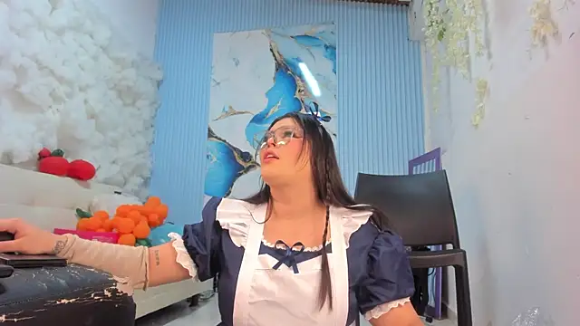 Danniela18  online show from April 24, 2026, 12:18 pm