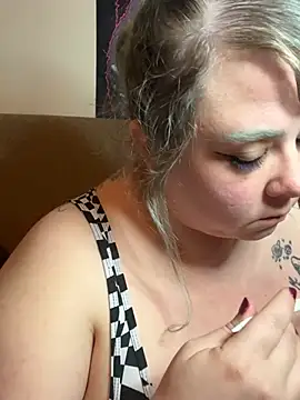 Snapshot of SleazeLouize chatting on February 18, 2025, 2:05 am SleazeLouize online show from February 18, 2025, 2:05 am