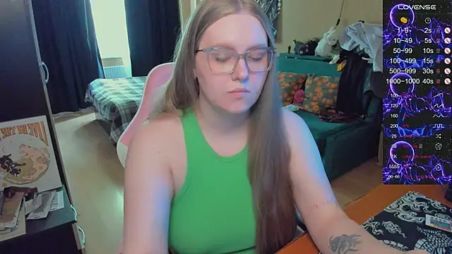 Snapshot of Alice_Dreamgirl_ chatting on May 8, 2026, 11:36 am Alice Dreamgirl online show from May 8, 2026, 11:36 am