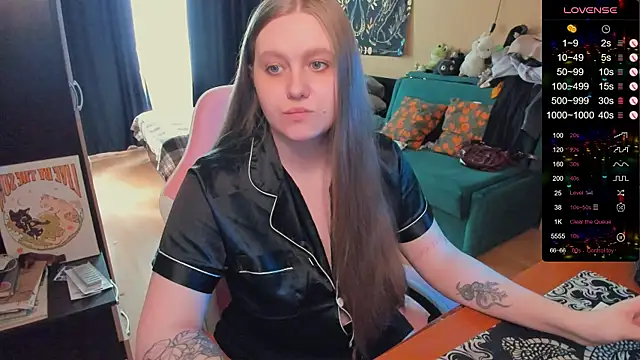Alice Dreamgirl  online show from May 6, 2026, 1:37 pm