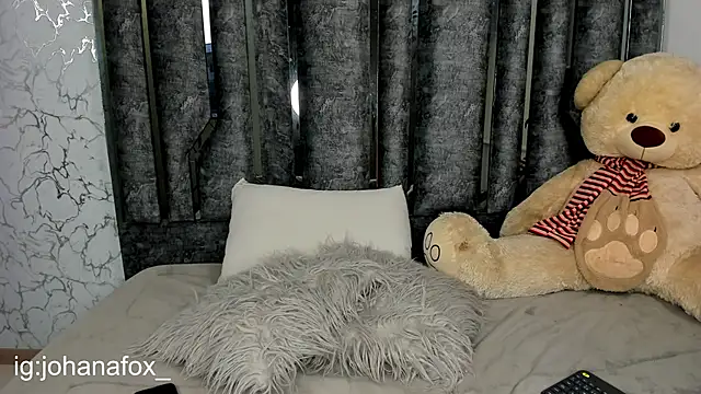 johanafox  online show from January 17, 2025, 6:04 am