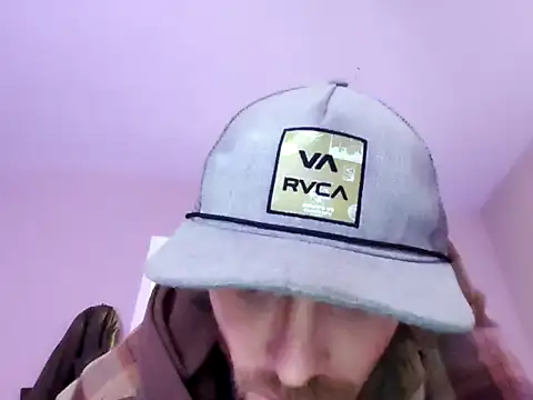 Snapshot of Huntzg23 chatting on November 30, 2025, 11:33 am Huntzg23 online show from November 30, 2025, 11:33 am