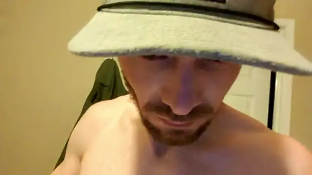 Snapshot of Huntzg23 chatting on November 29, 2025, 2:34 am Huntzg23 online show from November 29, 2025, 2:34 am