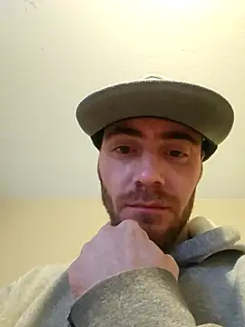 Huntzg23 online show from February 18, 2026, 8:49 pm