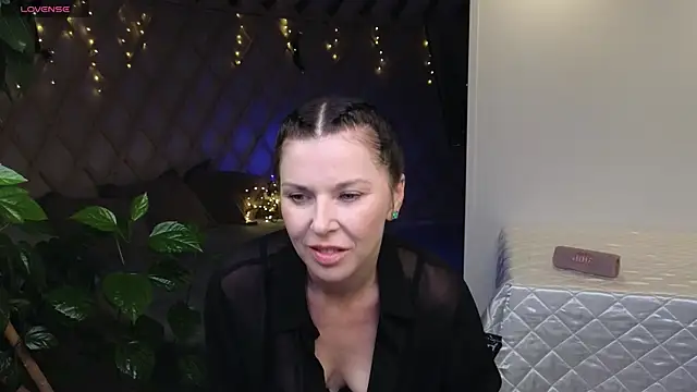 Snapshot of LinaJoy chatting on July 6, 2026, 8:11 pm LinaJoy online show from July 6, 2026, 8:11 pm