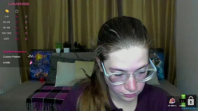 Snapshot of Alicia_redfollow chatting on October 14, 2025, 5:24 pm Alicia redfollow online show from October 14, 2025, 5:24 pm