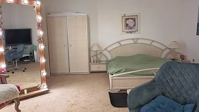 Snapshot of moonlight4u chatting on November 4, 2025, 6:39 am moonlight4u online show from November 4, 2025, 6:39 am