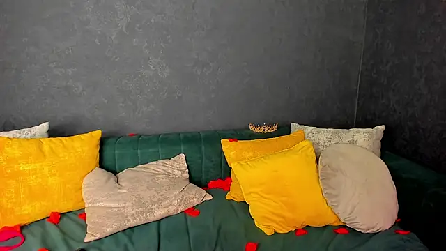 Snapshot of Curvy_Dynamite_ chatting on February 14, 2025, 1:13 am Curvy Dynamite online show from February 14, 2025, 1:13 am