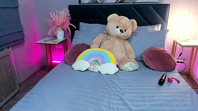 Curvy Dynamite  online show from October 22, 2025, 1:16 am