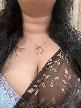 Snapshot of Akhi_Akshaya chatting on January 29, 2025, 5:13 pm Akhi Akshaya online show from January 29, 2025, 5:13 pm