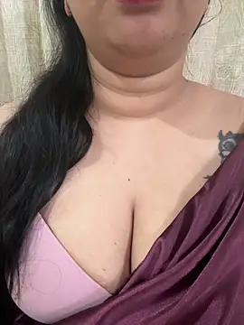 Snapshot of Akhi_Akshaya chatting on January 24, 2025, 5:42 pm Akhi Akshaya online show from January 24, 2025, 5:42 pm
