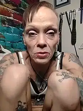 Snapshot of MommyMisfit chatting on November 13, 2025, 3:10 am MommyMisfit online show from November 13, 2025, 3:10 am