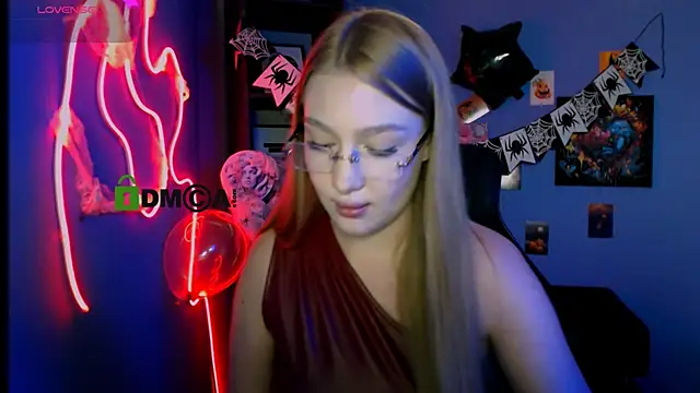 playful sophie online show from October 27, 2025, 5:36 pm