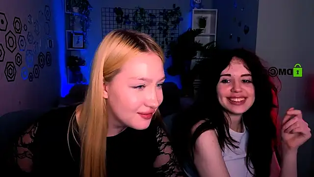 Snapshot of playful_sophie chatting on June 8, 2026, 1:28 am playful sophie online show from June 8, 2026, 1:28 am