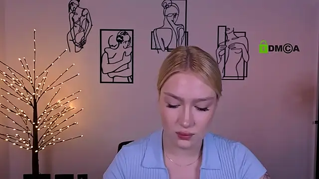 Snapshot of playful_sophie chatting on July 23, 2026, 7:10 pm playful sophie online show from July 23, 2026, 7:10 pm