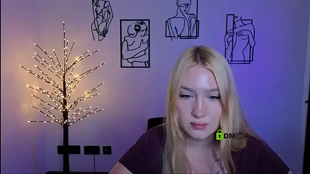 Snapshot of playful_sophie chatting on August 5, 2026, 7:19 pm playful sophie online show from August 5, 2026, 7:19 pm