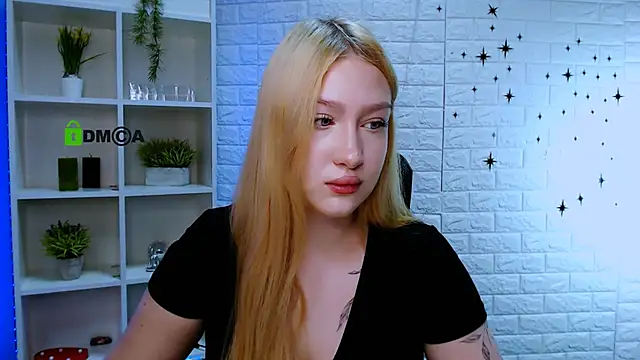 Snapshot of playful_sophie chatting on June 4, 2026, 8:02 pm playful sophie online show from June 4, 2026, 8:02 pm