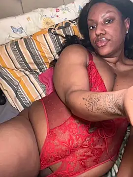 Snapshot of LavenderBuxton chatting on March 4, 2026, 10:39 pm LavenderBuxton online show from March 4, 2026, 10:39 pm