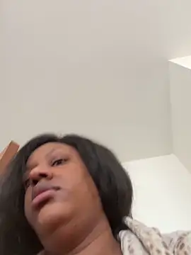 Snapshot of LavenderBuxton chatting on April 8, 2026, 11:22 am LavenderBuxton online show from April 8, 2026, 11:22 am