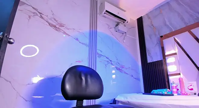 amber diior online show from November 13, 2025, 1:42 am