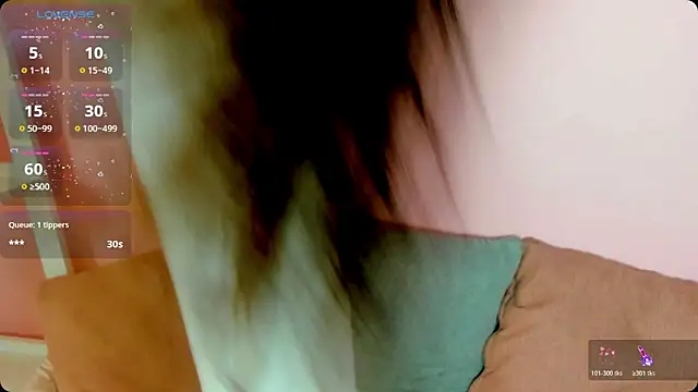 Gaby Ferrer online show from November 18, 2025, 2:53 pm