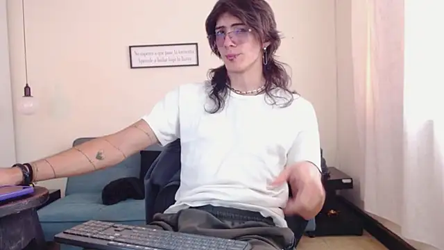 Snapshot of andreey50 chatting on February 15, 2025, 8:12 pm andreey50 online show from February 15, 2025, 8:12 pm