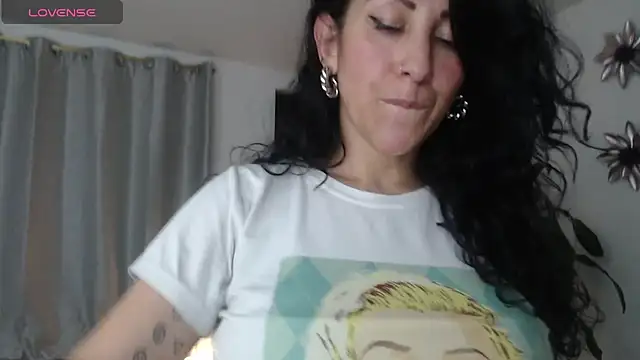 Snapshot of mrs_deborah chatting on January 10, 2025, 2:35 am mrs deborah online show from January 10, 2025, 2:35 am