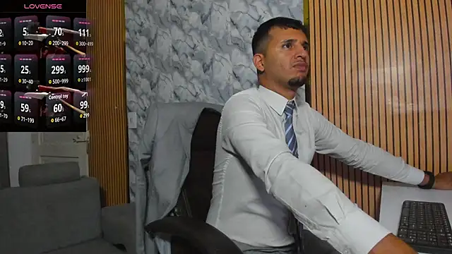 Snapshot of Hideintheoffice chatting on December 5, 2025, 5:17 am Hideintheoffice online show from December 5, 2025, 5:17 am