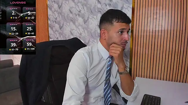 Snapshot of Hideintheoffice chatting on November 12, 2025, 12:20 pm Hideintheoffice online show from November 12, 2025, 12:20 pm