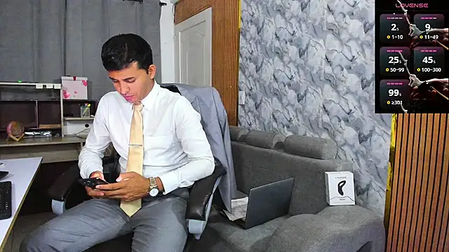 Hideintheoffice online show from February 10, 2026, 6:34 am