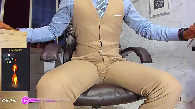 Snapshot of Hideintheoffice chatting on March 5, 2025, 1:21 am Hideintheoffice online show from March 5, 2025, 1:21 am