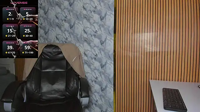 Snapshot of Hideintheoffice chatting on November 21, 2025, 11:04 pm Hideintheoffice online show from November 21, 2025, 11:04 pm