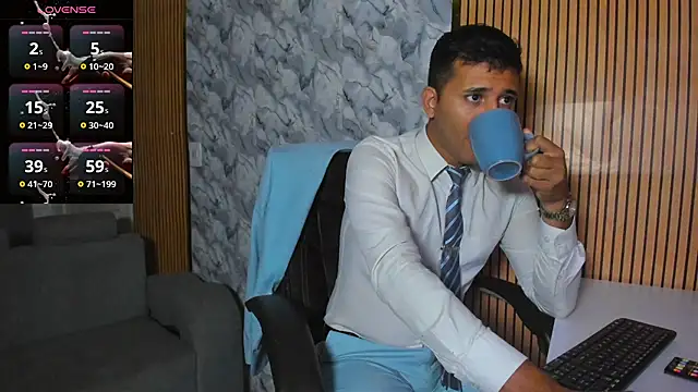 Snapshot of Hideintheoffice chatting on December 15, 2025, 9:59 am Hideintheoffice online show from December 15, 2025, 9:59 am