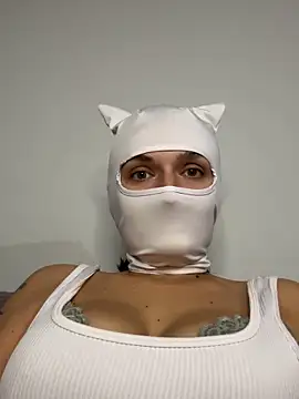 Nikki Hoee online show from November 16, 2025, 6:34 pm