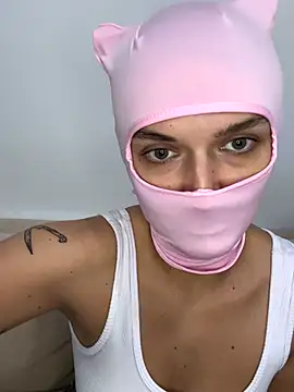 Nikki Hoee online show from October 22, 2025, 5:56 pm