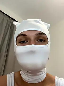 Nikki Hoee online show from November 9, 2025, 9:30 pm