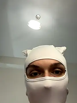 Nikki Hoee online show from November 8, 2025, 5:49 pm