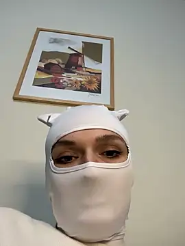 Nikki Hoee online show from December 14, 2025, 6:02 pm