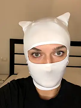 Nikki Hoee online show from November 2, 2025, 9:42 pm