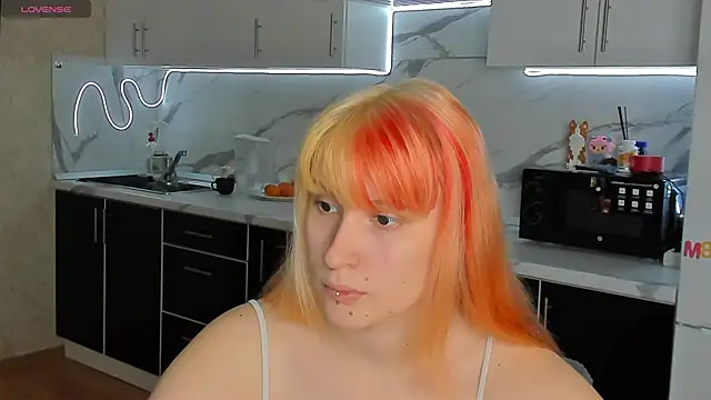 Snapshot of Sweet_white_chocolate chatting on November 18, 2025, 10:07 am Sweet white chocolate online show from November 18, 2025, 10:07 am