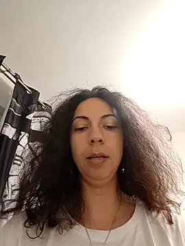 Snapshot of naughty69curls chatting on November 3, 2025, 7:39 pm naughty69curls online show from November 3, 2025, 7:39 pm