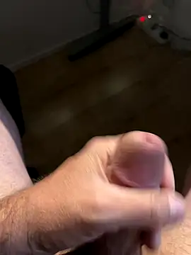 Snapshot of mikiss789 chatting on October 21, 2025, 4:17 pm mikiss789 online show from October 21, 2025, 4:17 pm