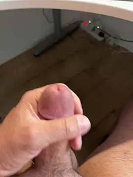 Snapshot of mikiss789 chatting on October 14, 2025, 3:12 pm mikiss789 online show from October 14, 2025, 3:12 pm