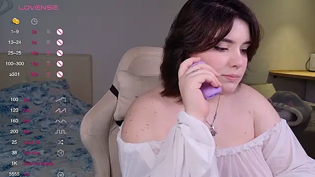 Snapshot of YumiYammy chatting on November 21, 2025, 8:19 pm YumiYammy online show from November 21, 2025, 8:19 pm