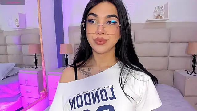 Snapshot of RoseCassie chatting on October 8, 2025, 1:34 pm RoseCassie online show from October 8, 2025, 1:34 pm