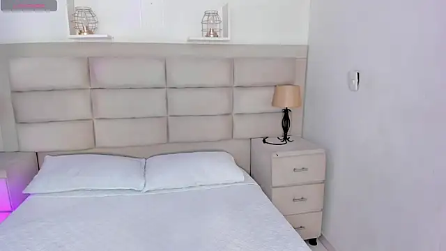 Snapshot of RoseCassie chatting on October 11, 2025, 1:45 pm RoseCassie online show from October 11, 2025, 1:45 pm