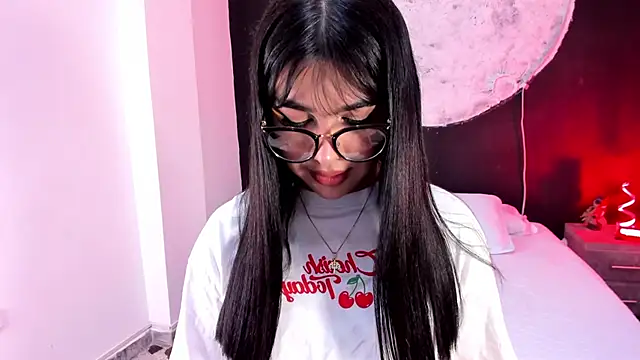 Snapshot of RoseCassie chatting on November 24, 2025, 2:06 pm RoseCassie online show from November 24, 2025, 2:06 pm