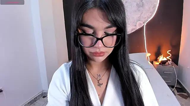 Snapshot of RoseCassie chatting on December 15, 2025, 1:28 pm RoseCassie online show from December 15, 2025, 1:28 pm